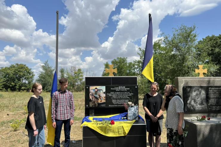 Загиблому захиснику з Кілійської громади Олександру Юрашу відкрили меморіальну дошку