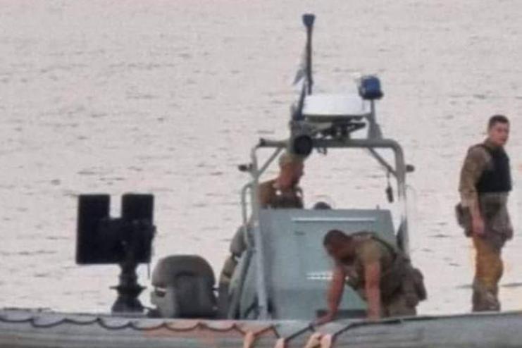 В  Одесі військові моряки врятували цивільних, яких віднесло у відкрите море