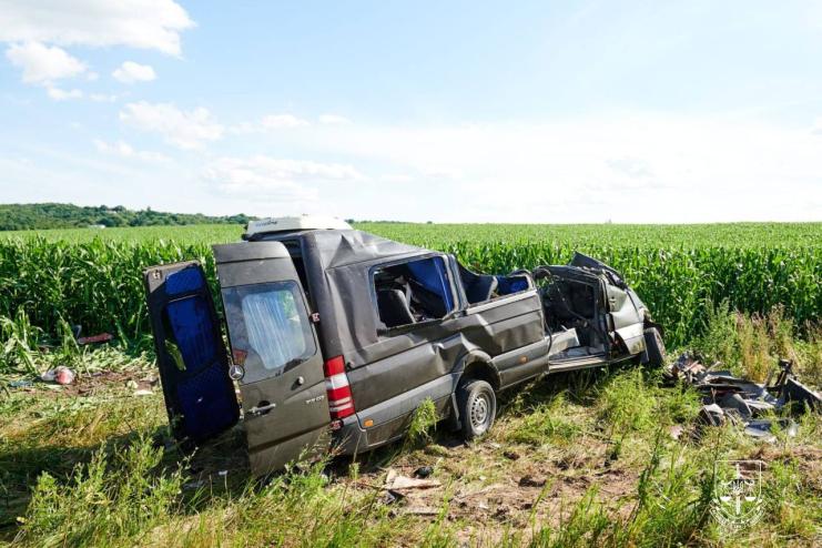 Автоцистерна зіткнулася з маршруткою: в ДТП на Рівненщині загинули 14 людей