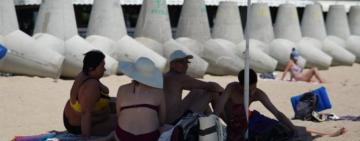 На Одещині на пляжі встановили оборонні споруди