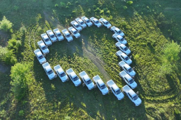 Волонтери передали військовим з Одеської області 14 пікапів