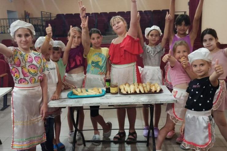 Щоб літо не пройшло дарма, на Тарутинщині дівчат навчають готувати