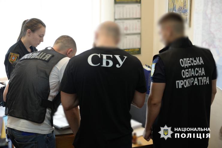 1000 доларів за «бронь» від мобілізації: в Одесі поліцейські викрили посадовця облдержадміністрації у зловживанні впливом