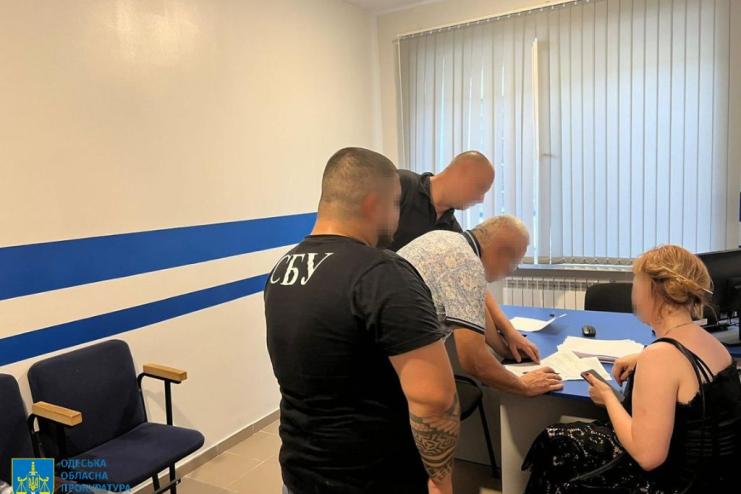Голову сільради Одещини підозрюють у розкраданні 1,4 млн грн, виділених на відновлення будинків, пошкоджених внаслідок ракетних ударів рф