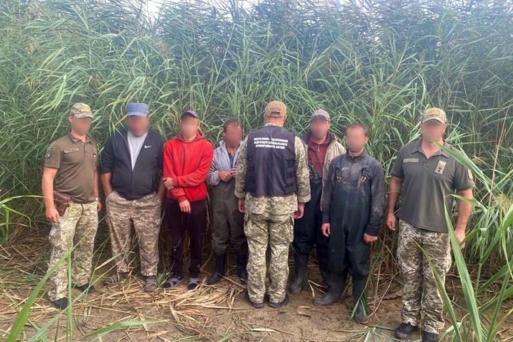 Операція прикордонників на озері Сасик: затримано браконьєрів із рекордним уловом