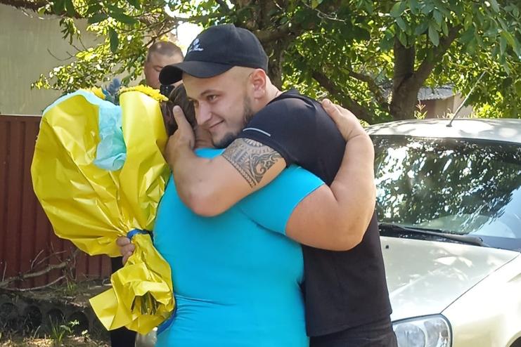 Повернення Героя: після трьох років полону додому на Одещину повернувся захисник України