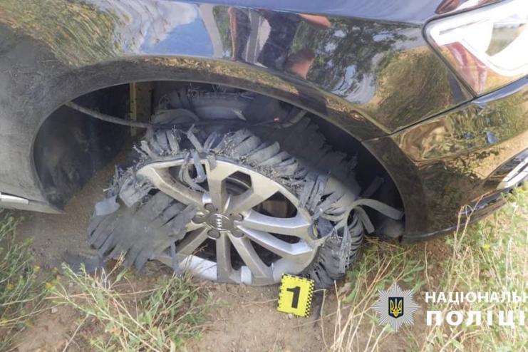 На одеській автомийці стажист викрав машину, виїхав за місто і кинув авто в полі