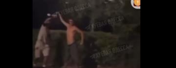 Відео: на Одещині молодь влаштувала пиятику біля меморіалу загиблим воїнам