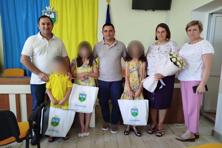 Сім'я з Татарбунар прийняла трьох дітей: історія возз’єднання та нових початків