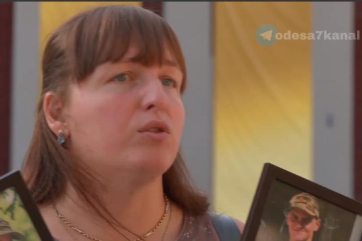 Скандал в Одесі: дружині загиблого військового відмовили у встановленні таблички на школі