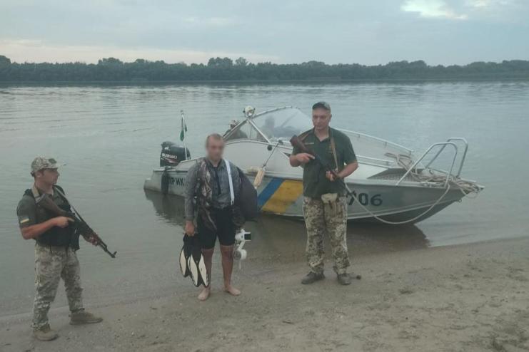 В Румунію на акваскутері і в ластах: прикордонники затримали мешканця Ізмаїльського району