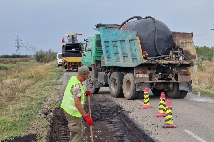 Розбиту вантажівками дорогу Кілія-Струмок знову ремонтують
