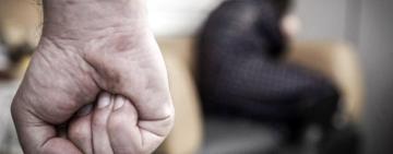Не хотіла давати кошти на чарку: на Одещині 34-річний чоловік знущався над матір’ю
