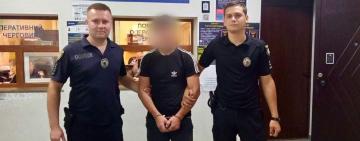 Поліцейські затримали 18-річного жителя Одеси за підозрою в спричиненні тяжких тілесних ушкоджень співмістянину