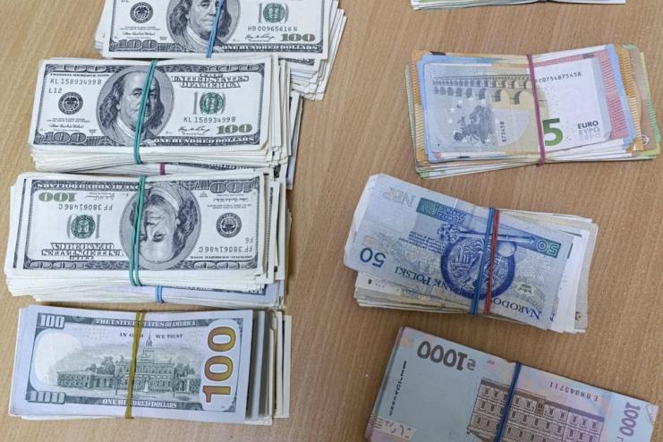 Недекларовані 59 тисяч євро: на Одещині затримано іноземця