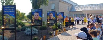 В селі Надеждівка урочисто відкрили Алею Слави, присвячену пам'яті воїнів-земляків