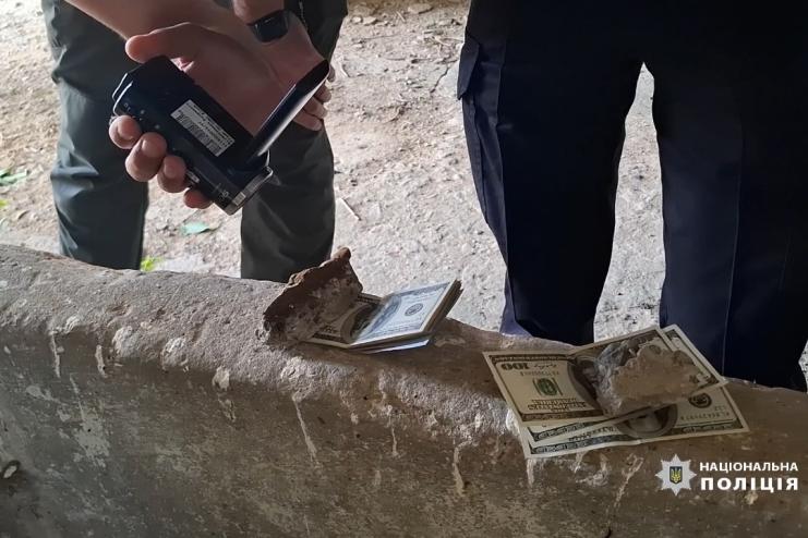Житель Одещини намагався дати 3 тис дол хабаря прикордоннику
