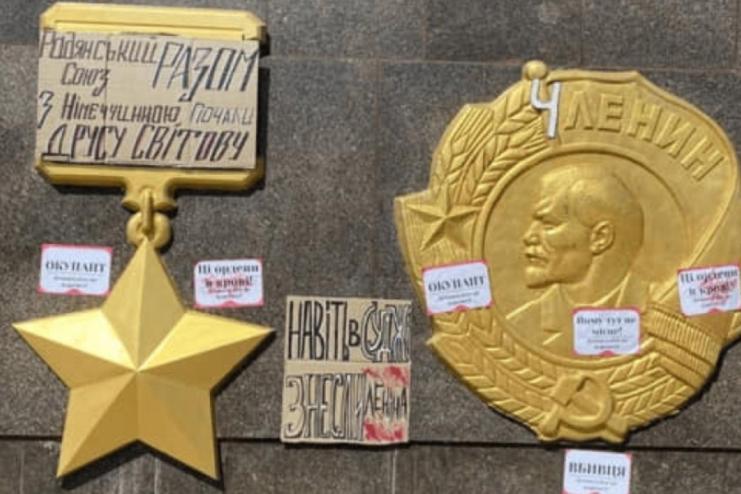 Одеська депутатка просить мера Труханова прибрати з пам`ятника «Крила перемоги» комуністичну символіку