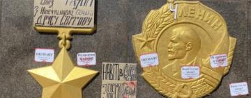 Одеська депутатка просить мера Труханова прибрати з пам`ятника «Крила перемоги» комуністичну символіку