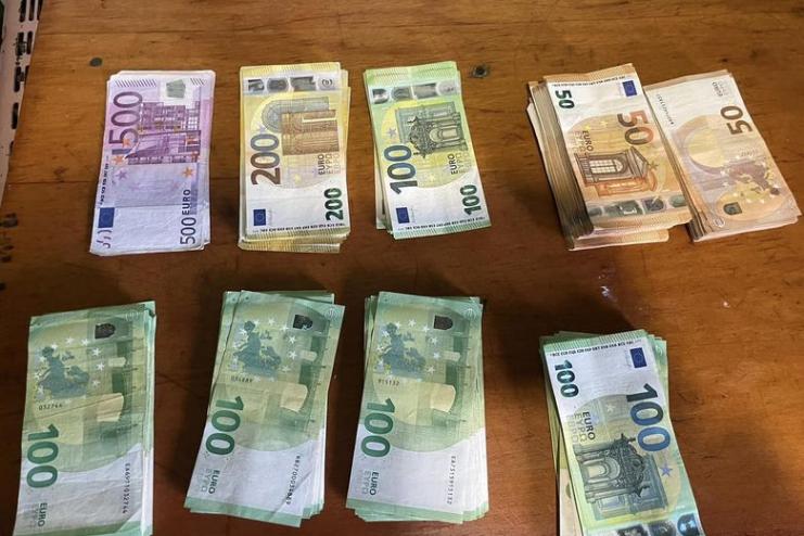 Через ПП у Болградському районі українки намагались ввезти понад 60 тис євро