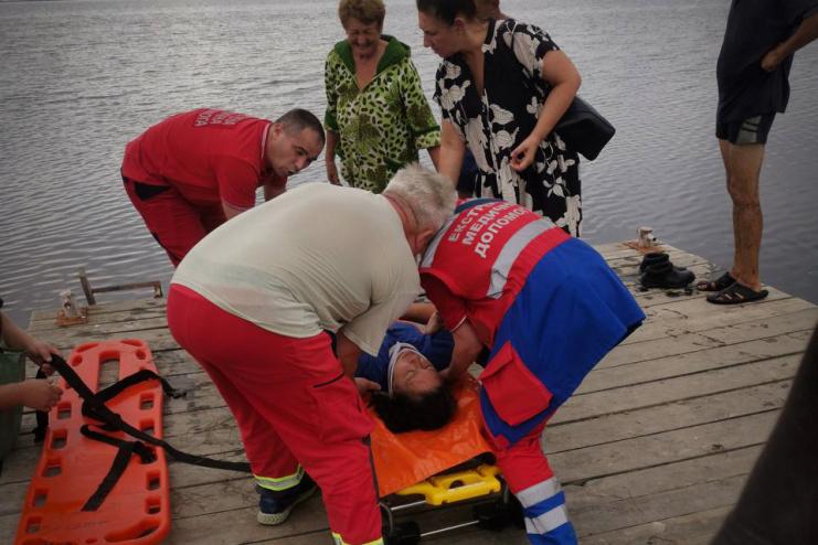 У Білгород-Дністровському районі рятувальники допомогли жінці, яка впала з кручі