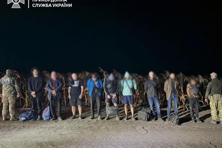 На Одещині вісім порушників, слідуючи за підлітком, намагалися покинути Україну