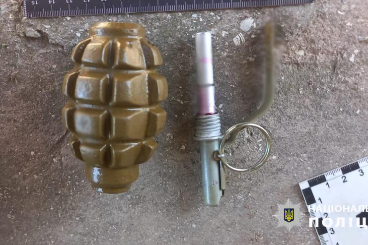 Граната сусідці, щоб була чемною, і дружині, щоб не розлучалася: двоє жителів Одещини постануть перед судом
