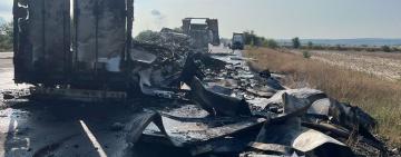 На Одещині після зіткнення загорілись вантажівки: постраждалий у лікарні