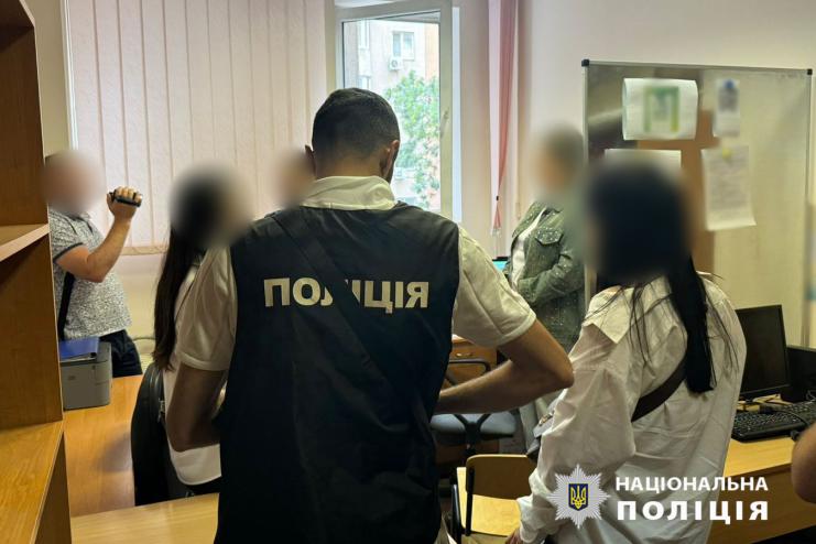 Корупційний скандал у морському виші: посадовиця вимагала хабар від абітурієнта