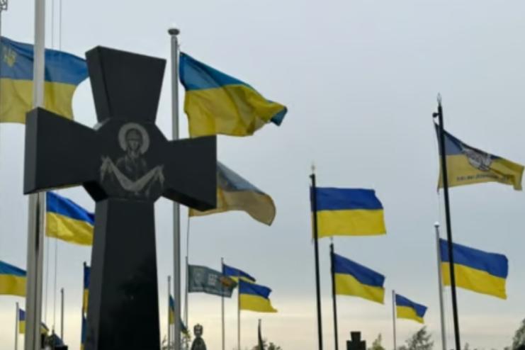 Вимагають гроші — родичі загиблих воїнів скаржаться на проблеми з похованням в Одесі