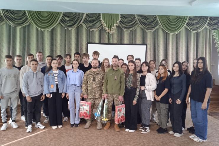 У Болградському районі учні зустрілися з воїнами-захисниками: уроки мужності і патріотизму