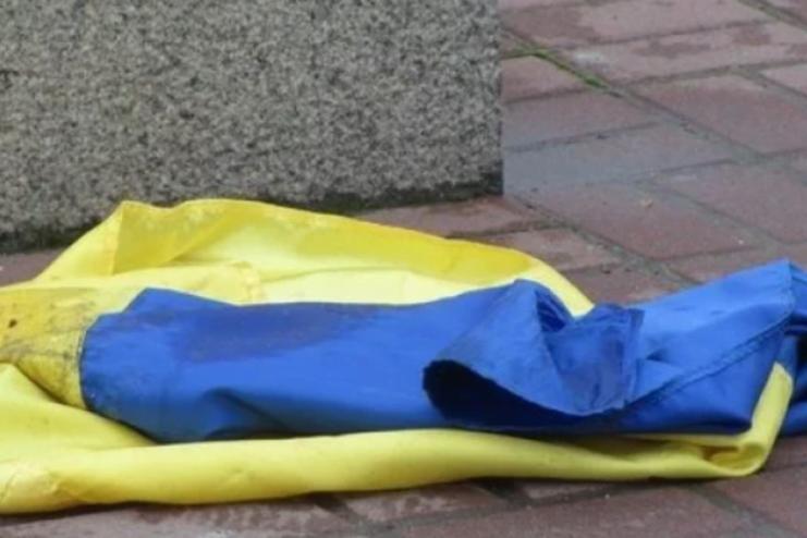 Наруга над прапорами в Болградському районі: поліція оперативно розшукала хуліганів