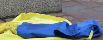 Наруга над прапорами в Болградському районі: поліція оперативно розшукала хуліганів