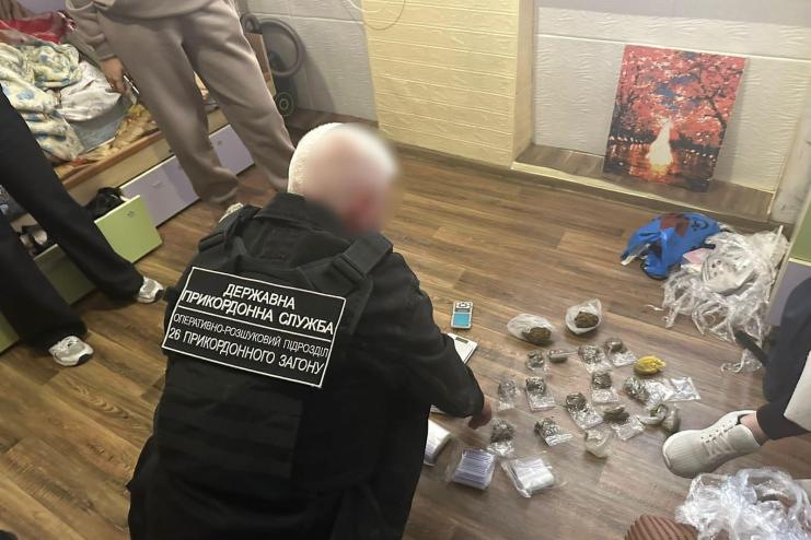 Нелегальний стартап: на Одещині прикордонники викрили іноземця на збуті канабісу