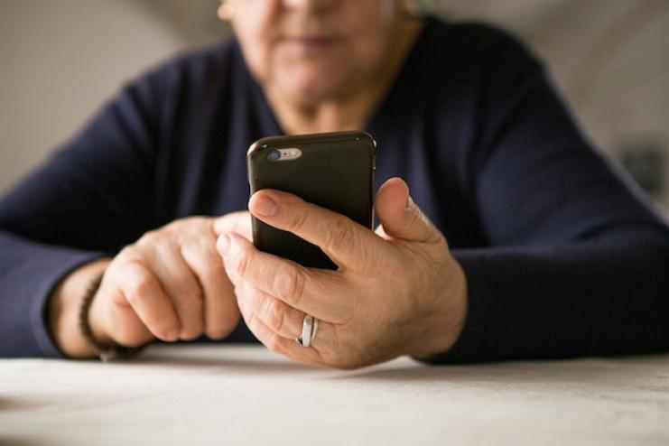 Обіцяв «порішати» проблеми: на Одещині шахрай видурив у жінки 70 тис дол