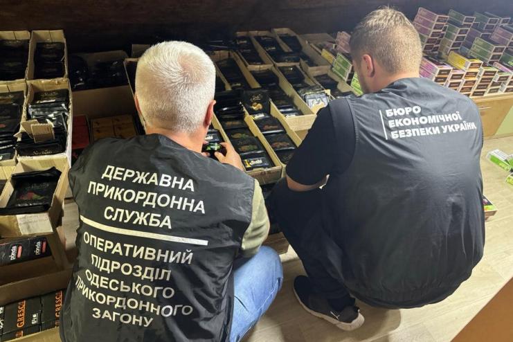 На Одещині прикордонники викрили бізнес-схему нелегального продажу тютюну для кальяну на суму 3,3 мільйони гривень