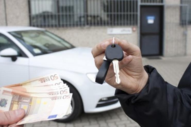 На Одещині шахрай тричі продав довірливим громадянам старенький легковик