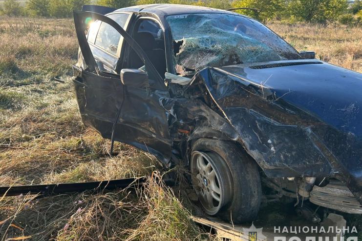 Вміст алкоголю в крові в 9 разів перевищив норму: на Одещині водій «BMW» вилетів в кювет і травмував пасажира