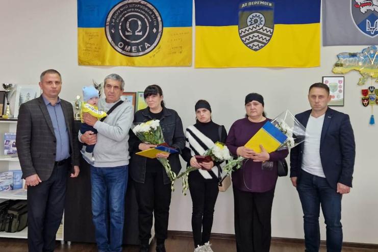 Державні посмертні нагороди передали родинам загиблих військових Болградщини