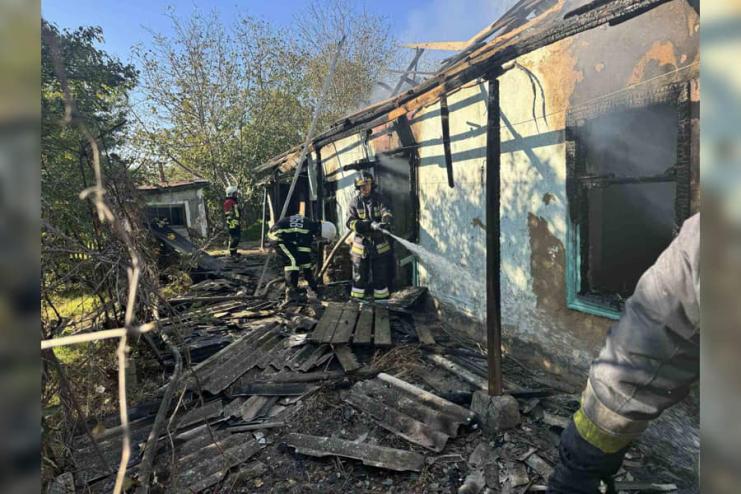 На Одещині військові і пожежники врятували будинок, в якому сталася пожежа