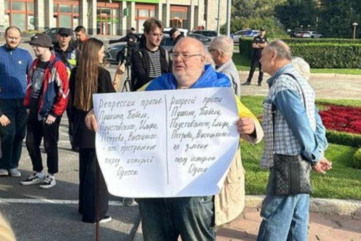 Діячі мистецтва звернулися до ЮНЕСКО із проханням відтермінувати демонтаж пам'ятників в Одесі