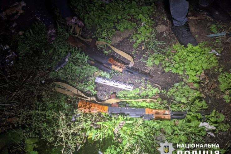 На Одещині затримали чоловіка з двома автоматами: правопорушнику загрожує до семи років ув’язнення