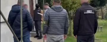 Ввозили в Україну автівки під виглядом гуманітарної допомоги