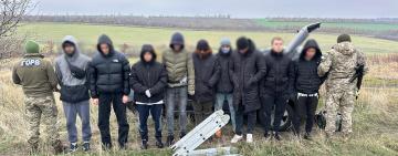 На авто, пішки та з драбиною: на Одещині затримали автомобіль з водієм та 8 пасажирами