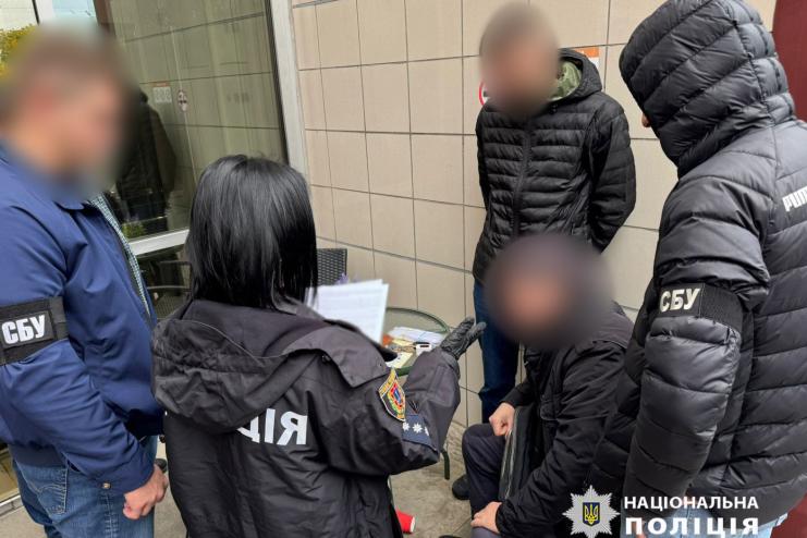 На Одещині поліцейські викрили двох громадян у корупційній схемі: $17 тис. за зняття з військового обліку