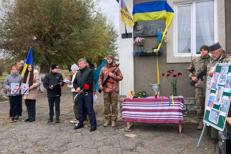 На Одещині відкрили меморіальну дошку загиблому в російсько-українській війні Руслану Дроздову