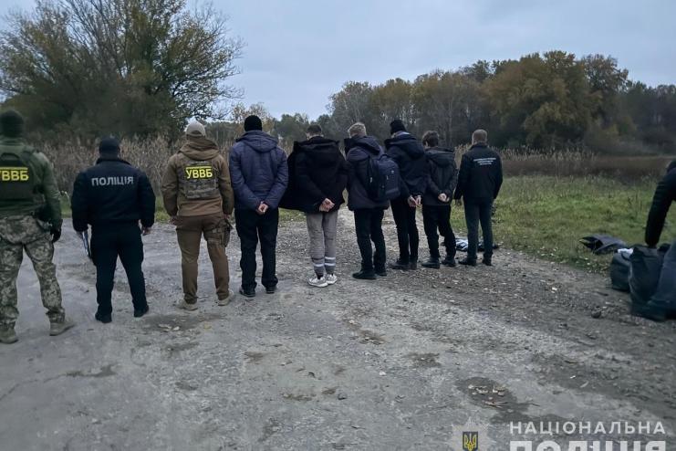 На Одещині викрили схему незаконного переправлення чоловіків через кордон