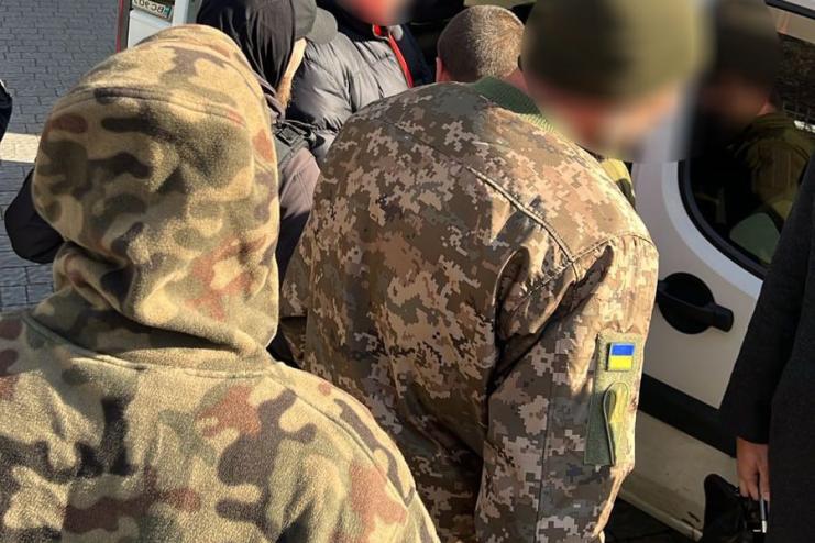 До ЗСУ почали мобілізувати чоловіків, які купували собі "білі квитки" – ДБР