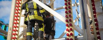 В Одесі рятувальники зняли людей, які застрягли на атракціоні