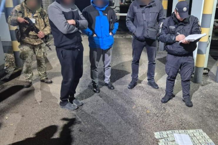 Далекобійник із Болградського району організовував незаконний виїзд чоловіків  за межі України